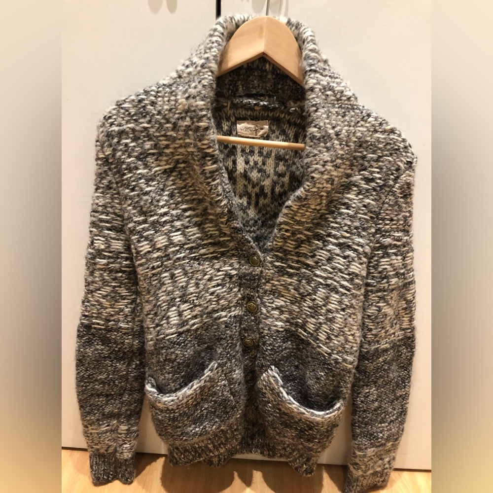 Aritzia sweater